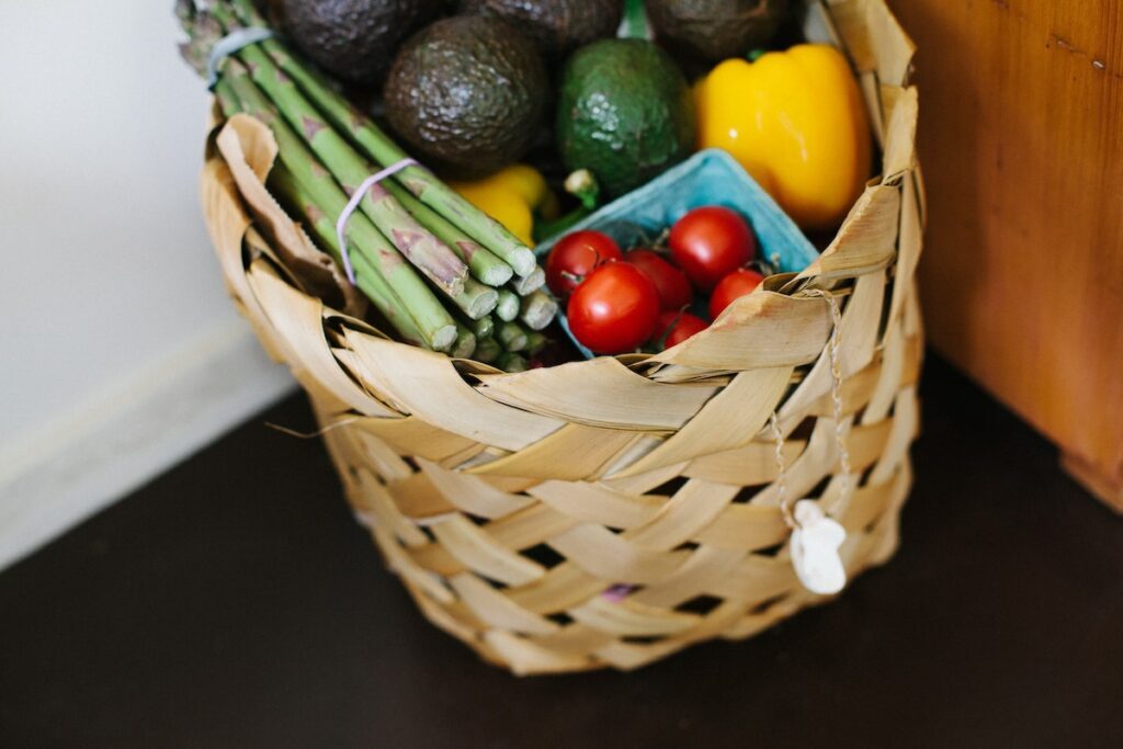 Vegetables in a basket with no plastic packaging